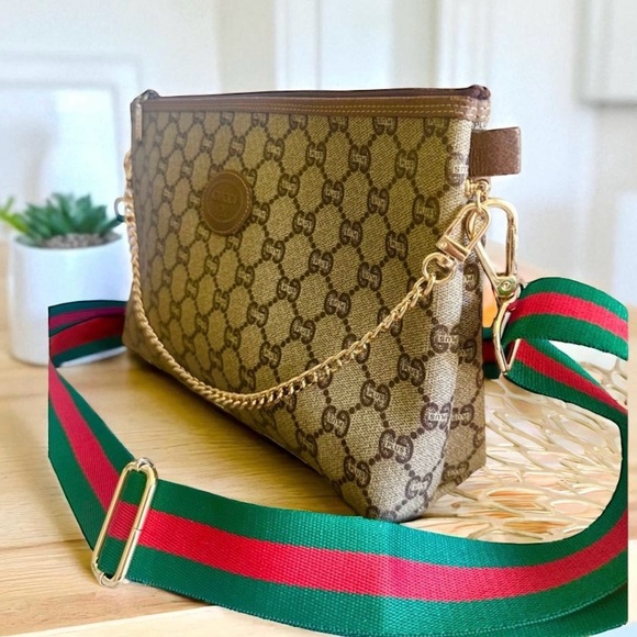 Gucci Monogram Large Clutch - Picture 4 of 11
